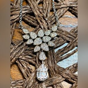 Elegant Silver Pendant Necklace